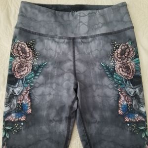 Skull leggings excellent condition medium